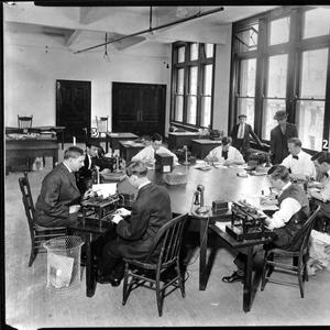 Typewriters on the copy desk, 1910.